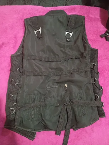 Vendo colete Oakley, pouco uso está naquele Pike. Retirada local ou entrego. 200 pra levar