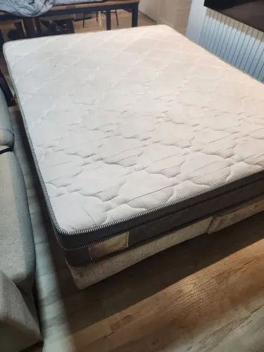 Box e colchão casal queem molas ensacadas