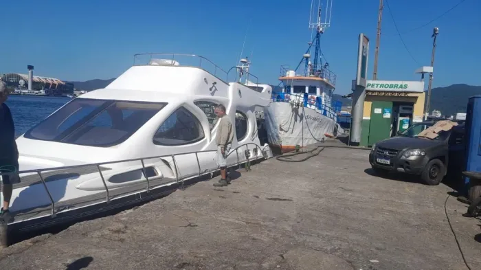 Yate 70pes aceita troca com carro casa AP