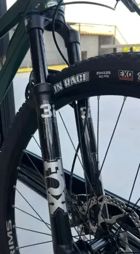 Suspensão FOX 32 Stepcast 100mm Boost