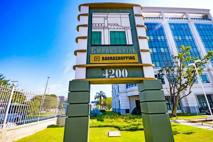 Sala Comercial com passarela pro Barra Shopping e ao lado do Village Mall