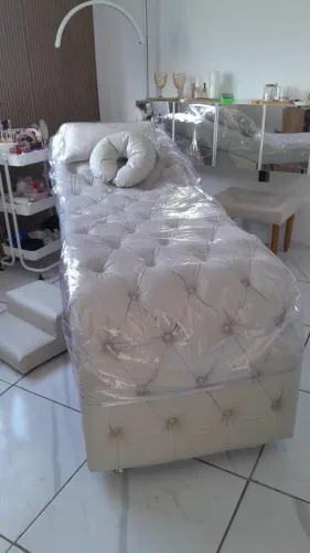 combo maca de estética com escada e almofada