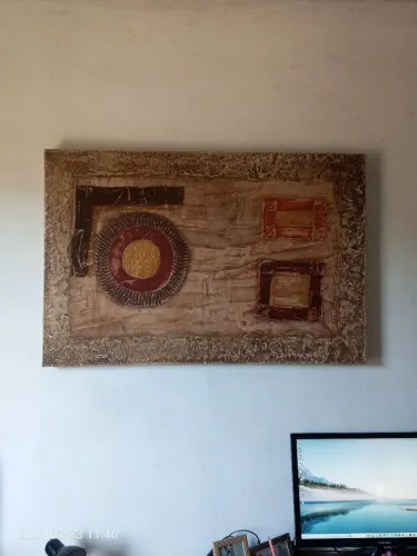 Quadro com 130/92 em curtiça uso no escritório.