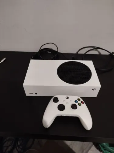 Xbox séries Seme novo ficou parado por 1 mês tá muito bom ainda