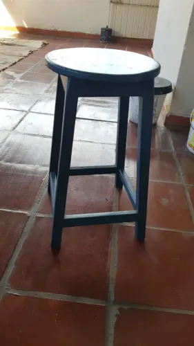 Bancos em Madeira Pintada Azul