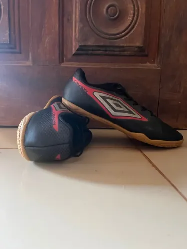 chuteira umbro original