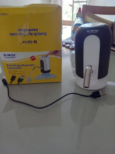 Vendo uma bomba de água dispensador