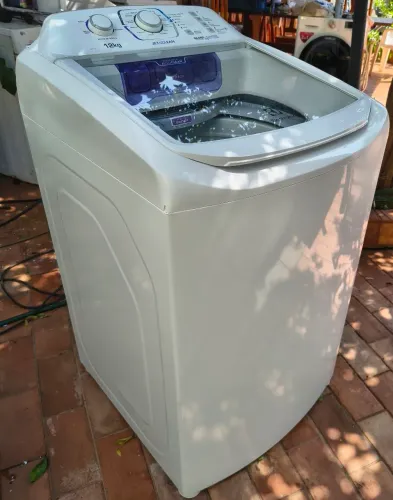 Máquina praticamente semi nova Electrolux turbo 12 kg cesto de inox!