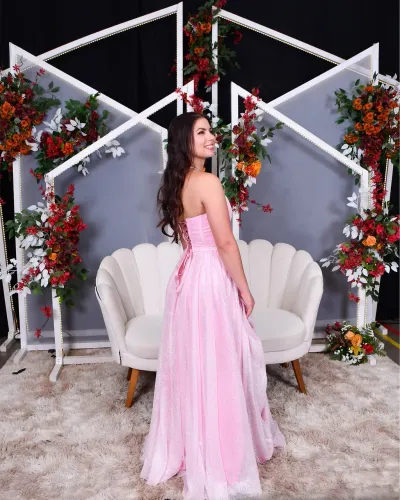Vestido de festa rosa com glitter