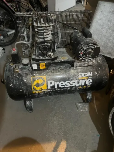 Compressor de Ar Pressure Storm 300 - 10PCM 100L 2HP - Funcionando