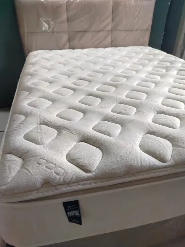 Cama Queen SIMMONS higienizada entrego