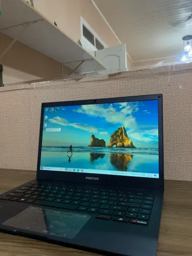 Notebook Positivo Motion Plus Q464B, modelo básico ultrafino de 14 polegadas