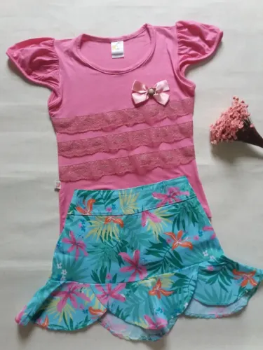 CONJ INFANTIL BLUSA ROSA COM RENDINHAS E SAIA - TAM 8 ANOS - SEMINOVO!