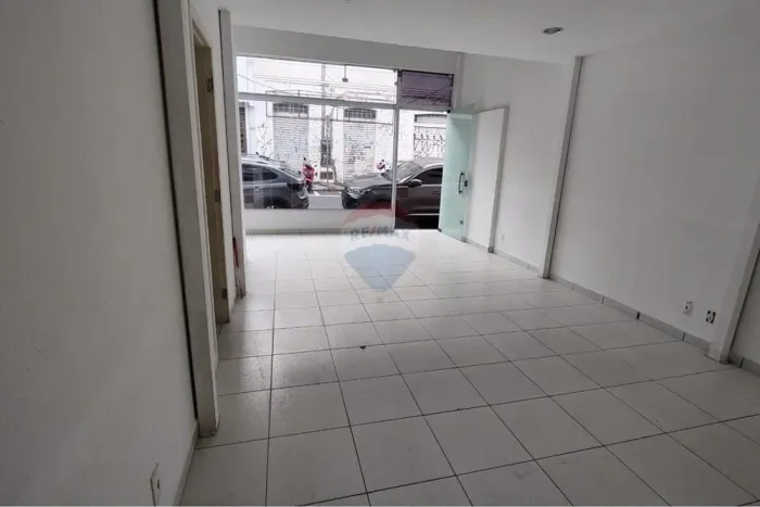 Sala Comercial 85m² no Centro de Bragança Paulista | Alto Fluxo, Vitrine Ampla e Excelente