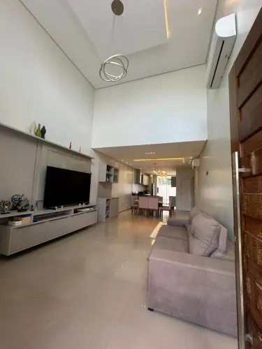 CASA COM PISCINA À VENDA NO CONDOMÍNIO QUINTA DAS MARINAS