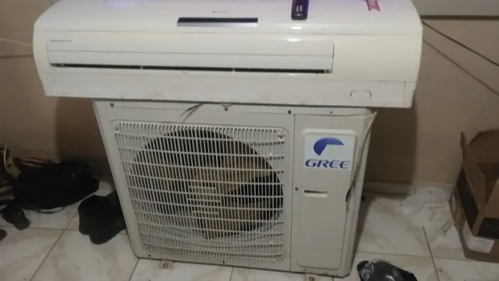Vende-se ar condicionado de 24btu,no valor de dois mil com a instalação ou 1500 para busca
