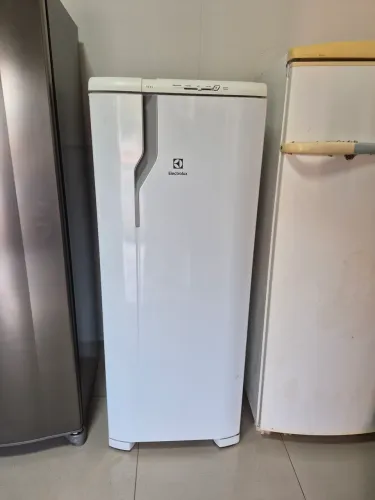 Geladeira electrolux seminova 240 litros