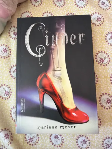 Cinder - Marissa Meyer