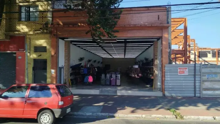Loja de Bolsas com mercadoria 240m