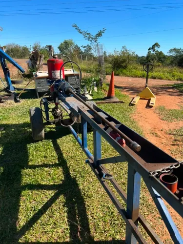 Maquina de manutenção de escoras metálicas 
