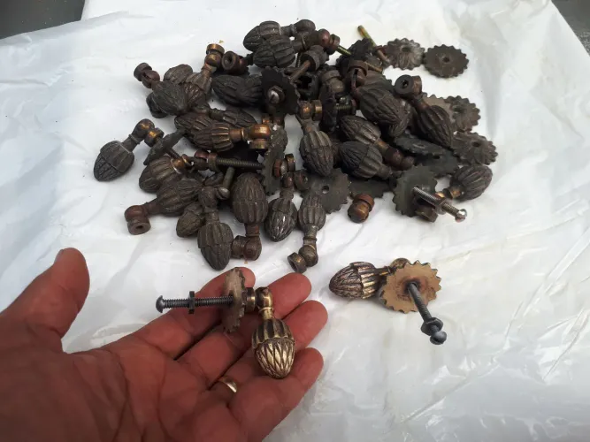Puxador de Armario, Gaveta ,Tipo Pinha de Bronze