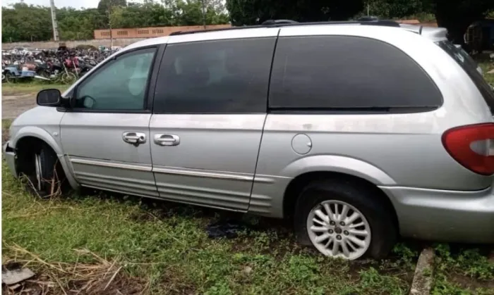 Chrysler caravan 3.3 V6 sucata vendo peças 