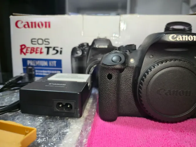 Camera canon T5i