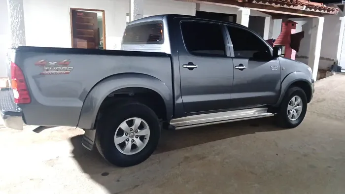 Toyota Hilux CD SRV D4-d 4X4 3.0 TDI Diesel AUT 2011