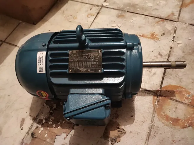 Motor Elétrico Trifásico 1,5CV Weg 220/380V 6P Blindado W22