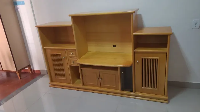 Rack para TV em madeira maciça