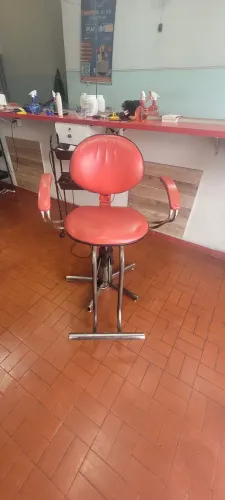 Cadeiras para barbearia ou cabeleireira  e Cadeira de espera de ferro