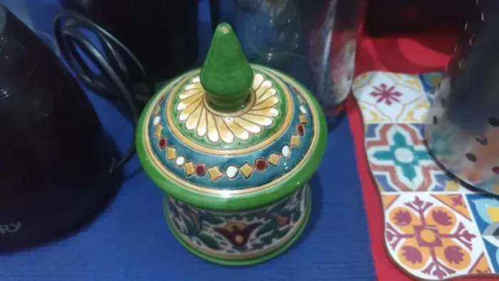 Pote estilo marroquinho, bom estado. E outros.