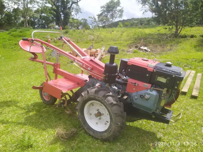 PROMOÇÃO Micro trator Toyama tipo TOBATA Diesel praticamente novo.