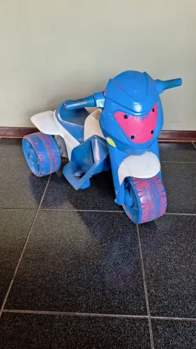 Triciclo a bateria bandeirantes 