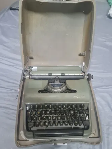 Máquina de escrever Olympia