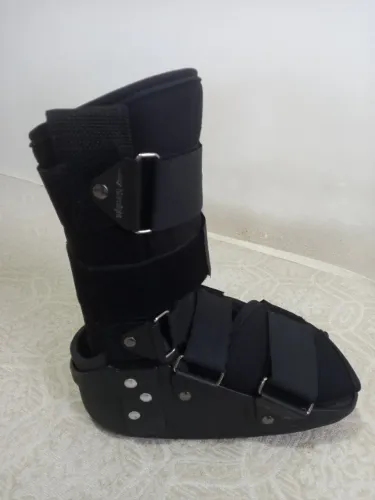 Bota Imobilizadora Comfort Hidrolight - Curta - tamanho M (37-42).