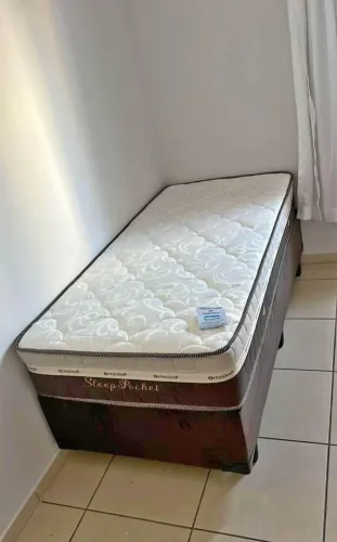 Cama solteiro com colchão confortável novo