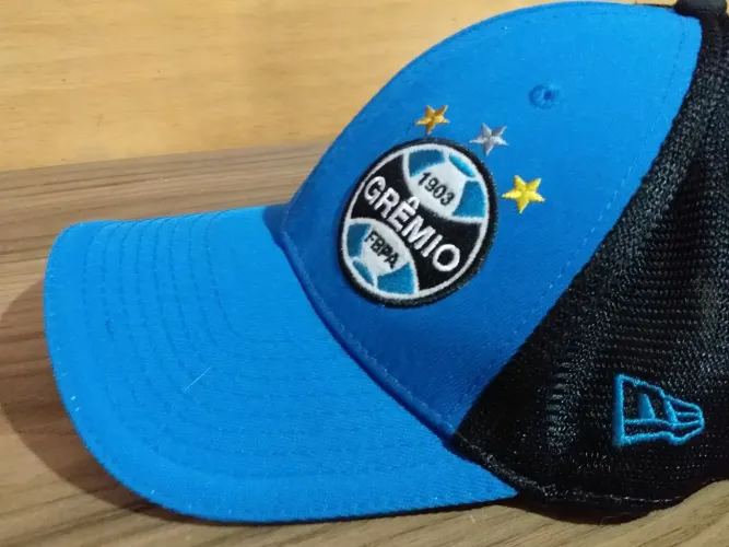 Kit com Boné e bandeira Oficial do Grêmio 