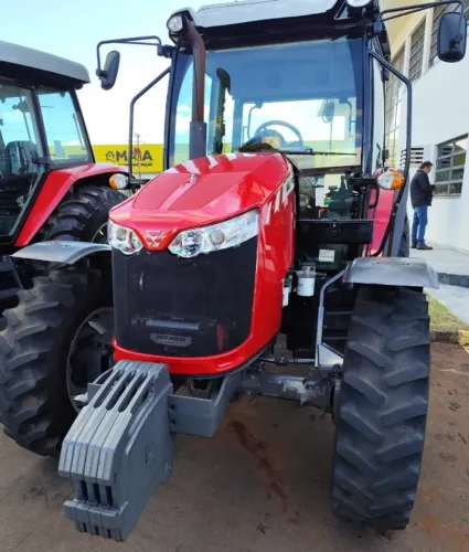 Trator Massey Ferguson 4707 Cabinado, ano 2021, com Reversor Eletro Hidráulico