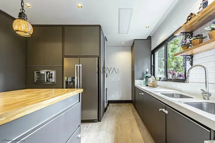 Casa em condomínio à venda no Abranches ARYA1