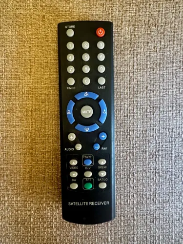 Controle receptor de TV via satélite.