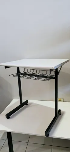 Mesa Para Estudo Escritório Com Regulagem de Altura REFORÇADA - A: 82 cm C: 80 cm L: 60 cm