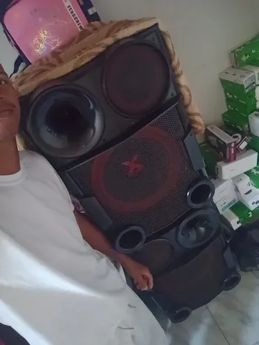 1 Caixa potente para festa 