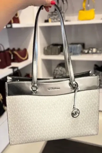 Bolsa Grande Com Logotipo Da Jet Set Signature Michael Kors Adicionar aos favoritos