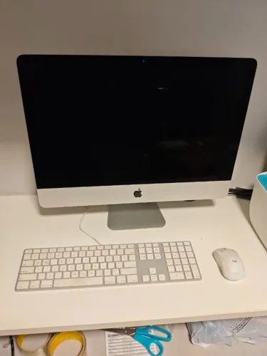 Apple iMac 21,5" 4k i5 8gb RAM 1tb HD + 512gb SSD Radeon 555 + Teclado