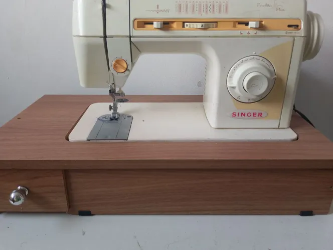 Máquina de costura Singer facilita plus 