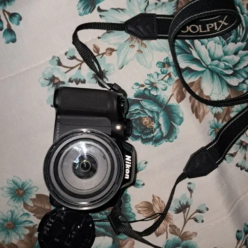 Câmera Digital Nikon Coolpix com a bolsa e tripé 