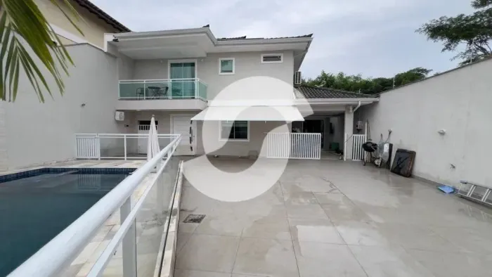 Casa de 187 m² na Promotor Fernando Peixoto - Itaipu - Niterói - RJ, à venda por R$ 1.480.