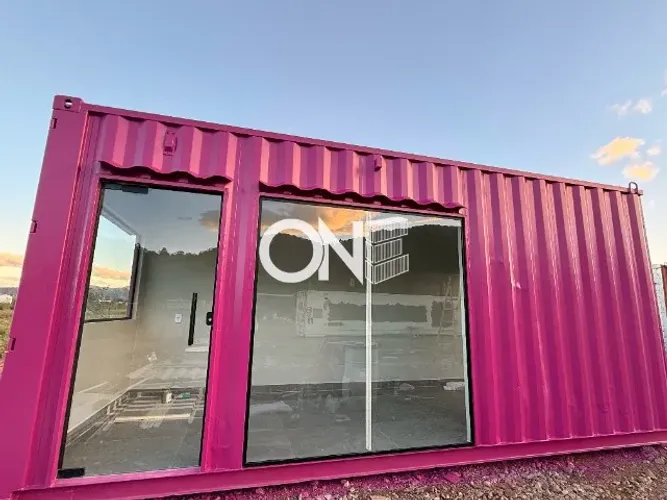 Lavanderia inovadora em container pronta em tempo recorte