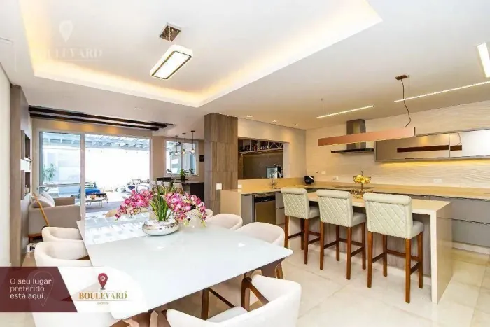 Sobrado mobiliado com 3 dormitórios à venda, 210 m² por R$ 1.690.000 - Pineville - Pinhais